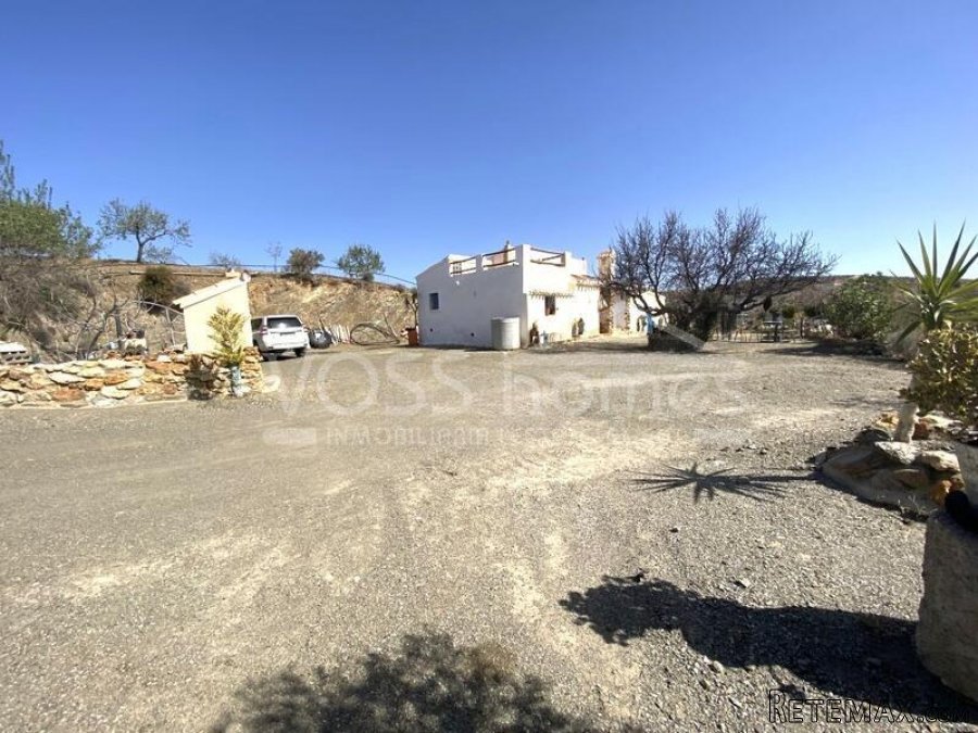 NEW TO VOSS HOMES - An amazing, charming 2 bed, 1 bath.. - 5