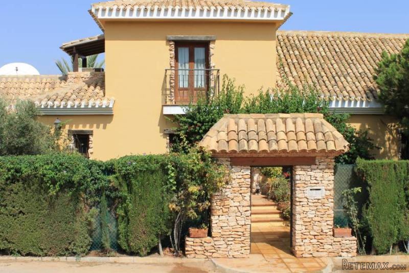4 Bedrooms - Villa - Murcia - For Sale