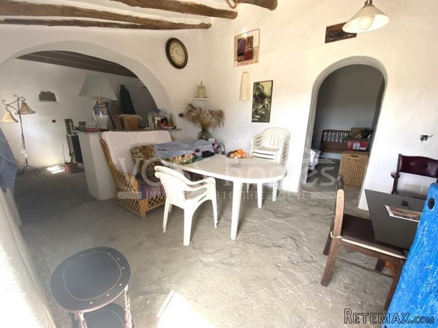 NEW TO VOSS HOMES - An amazing, charming 2 bed, 1 bath.. - 8