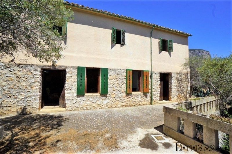 Rustic house to reform and a separate..