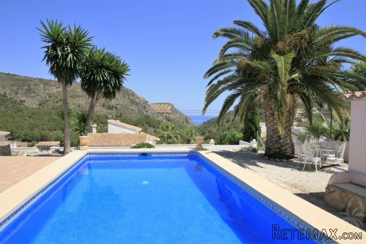 A very well presented, classy villa with sea views in a.. - 2