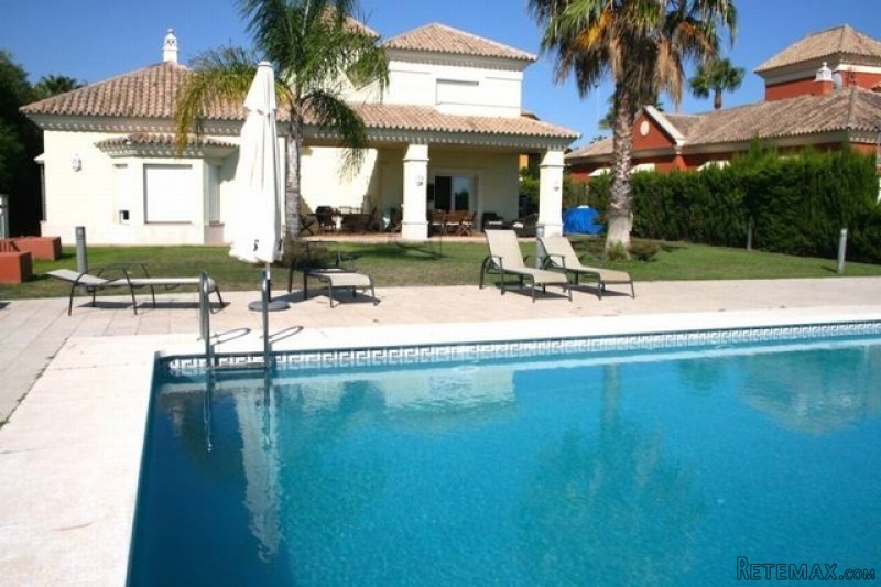 HM4S2751 - Villa For sale in Santa..