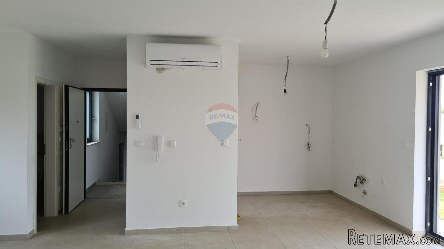 Poreč: Moderan stan 3 ss u prizemlju + dvorište 160 m2 - 5