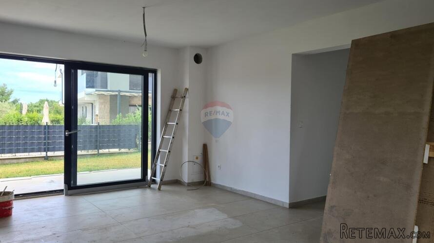 Poreč: Moderan stan 3 ss u prizemlju + dvorište 160 m2 - 6