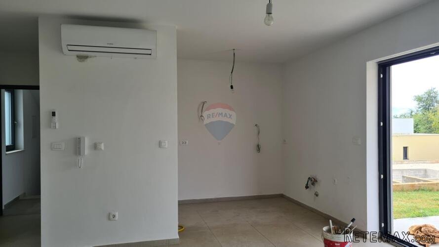 Poreč: Moderan stan 3 ss u prizemlju + dvorište 160 m2 - 7