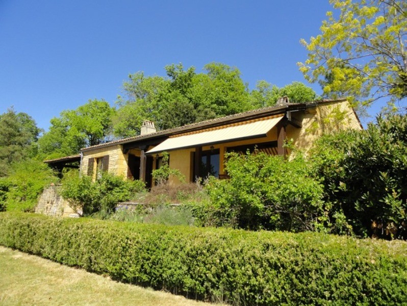Pretty Villa Set On 2.5 Hectares Of..