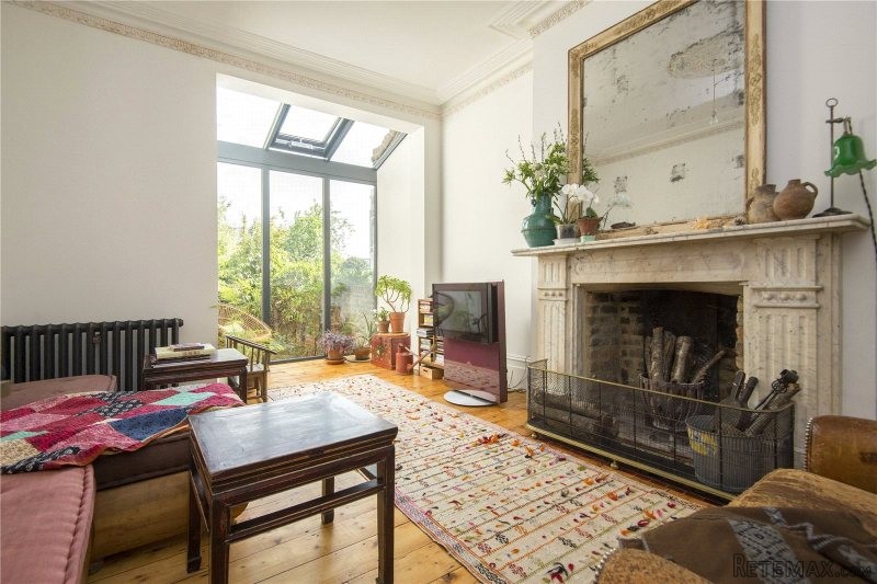 6 Bedroom House, Freehold