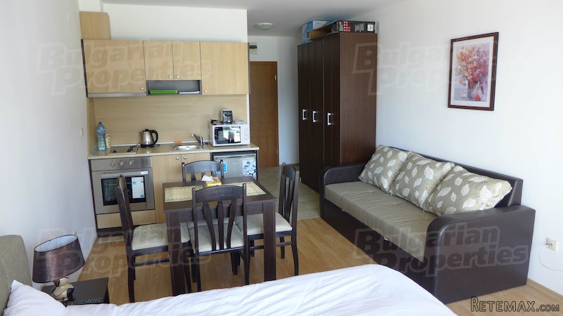 Comfortably Furnished Studio Near Golf..