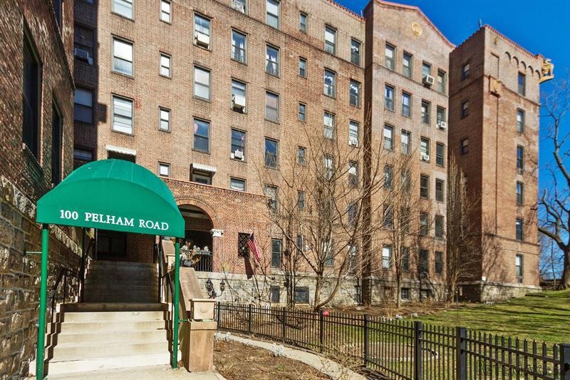 2 bedroom Commercial Property For Sale:..