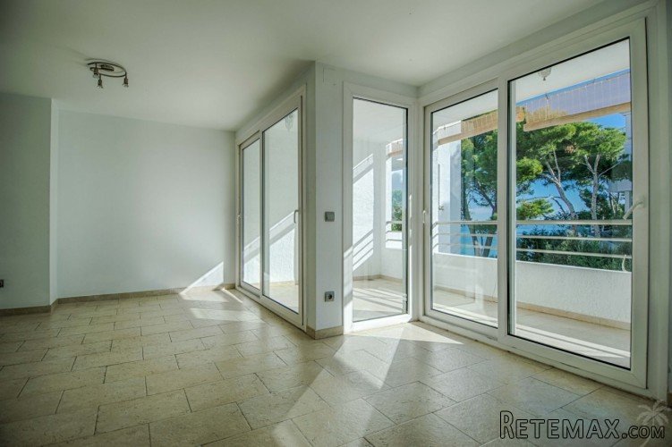 This fantastic apartment is located on the second line in.. - 4