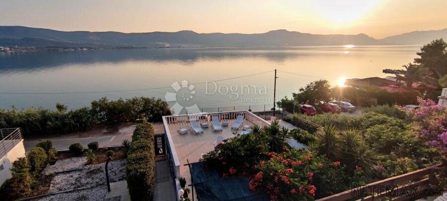 KUĆA PRVI RED UZ MORE - DVOJNA KUĆA U ARBANIJI, TROGIR