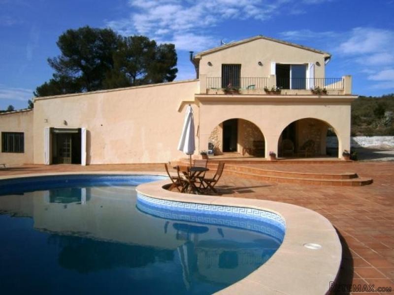 Spectacular 3 Bedroom Country Home For..