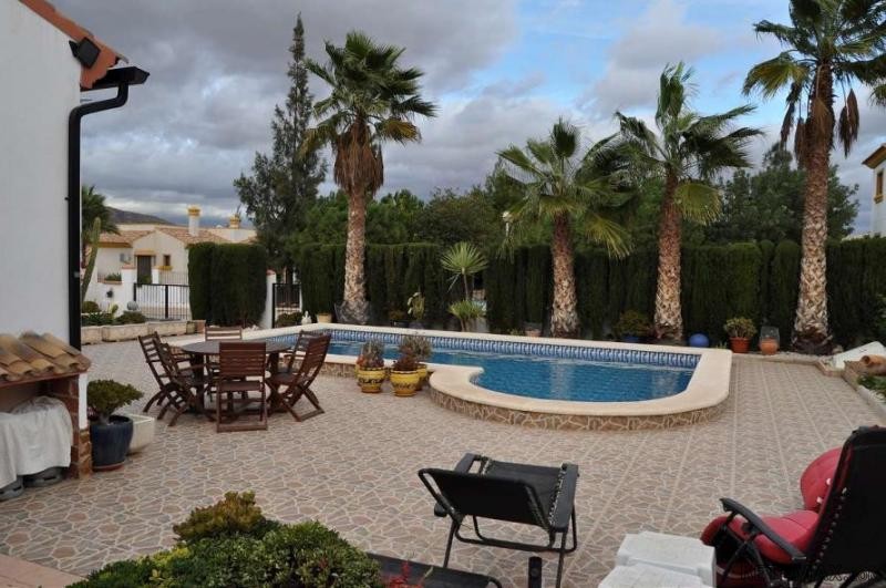 3 bed villa on popular urbanisation.. - 2