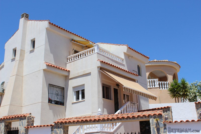 3 Bedrooms - Villa - Alicante - For Sale