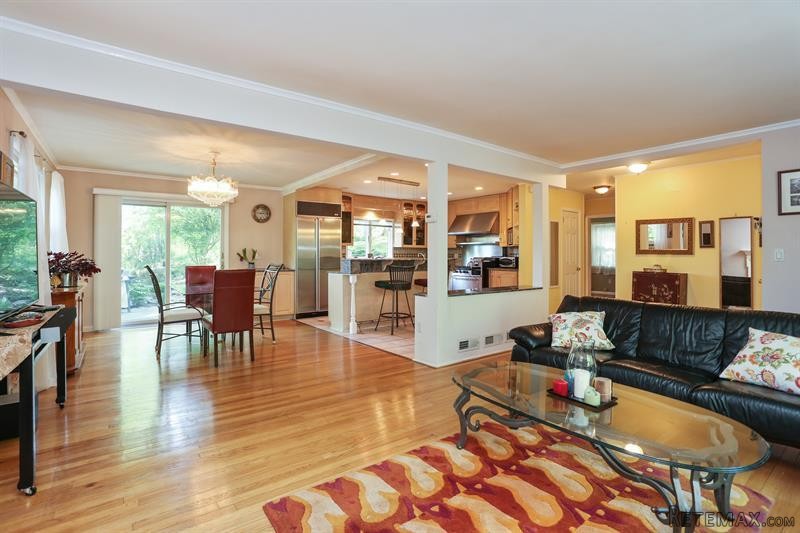 4 bedroom House For Sale: 11..