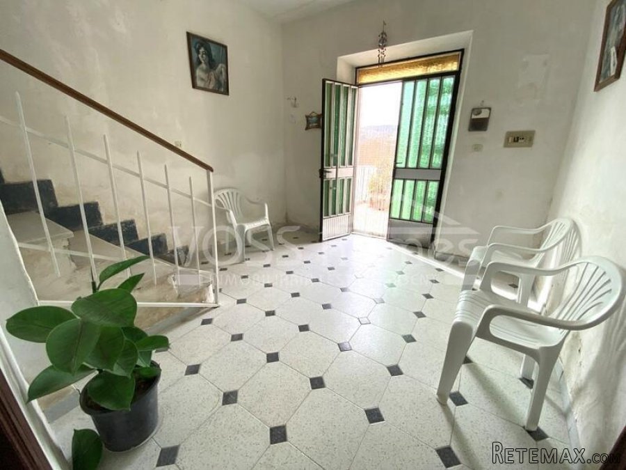 EXCLUSIVE FOR VOSS HOMES - A very interesting, 2 storey.. - 2