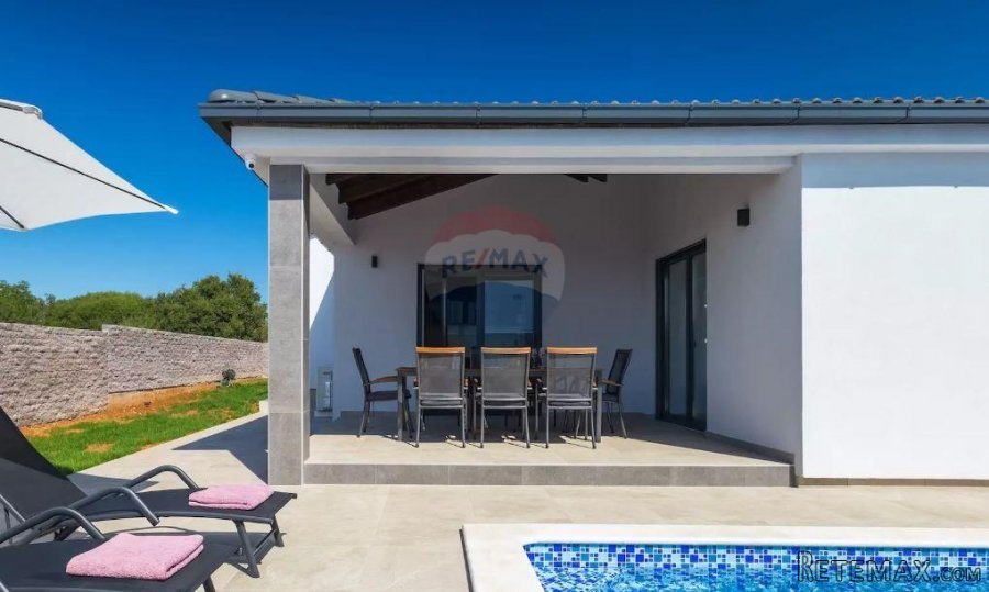 Pula - nova, moderna kuća s bazenom 145m2 - 2