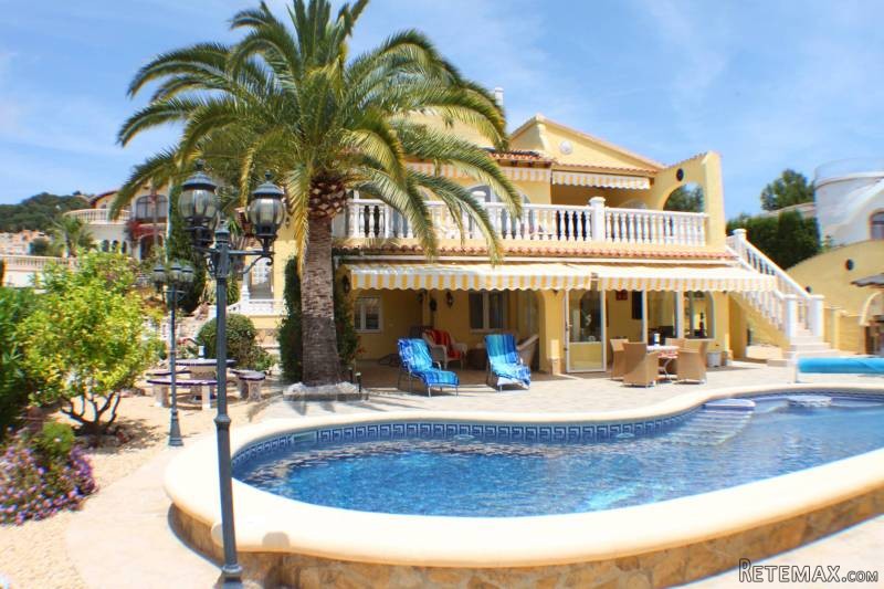 Exclusive modern 5 bedroom villa with..