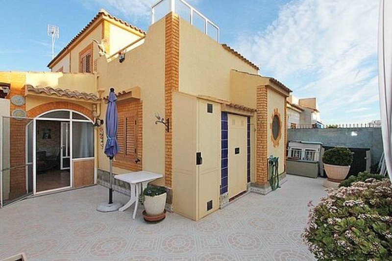 Large Corner Plot 2 Bed Townhouse in..