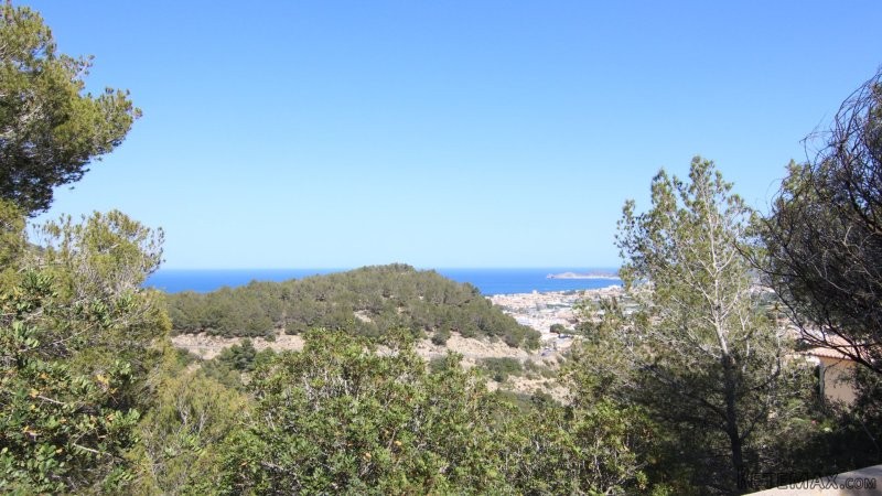 Building plots with panoramic sea views..