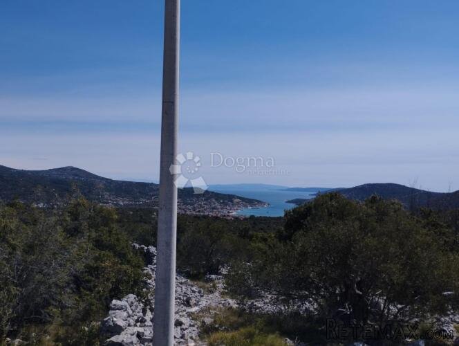 GRAĐEVINSKO ZEMLJIŠTE S PREDIVNIM POGLEDOM VINIŠĆE