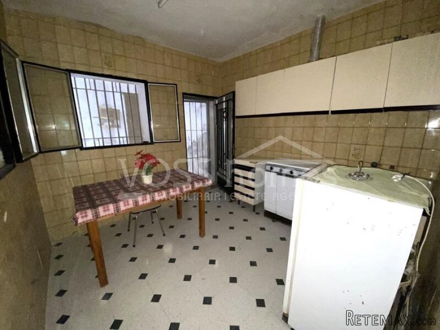 EXCLUSIVE FOR VOSS HOMES - A very interesting, 2 storey.. - 8