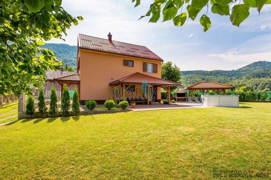 Bjelolasica - kuća na obroncima Bjelolasice