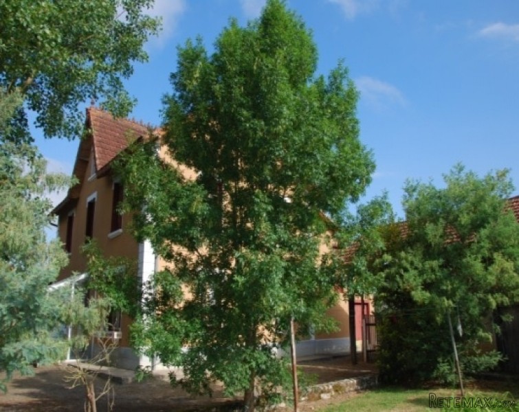 Stylish hamlet maison de maitre..