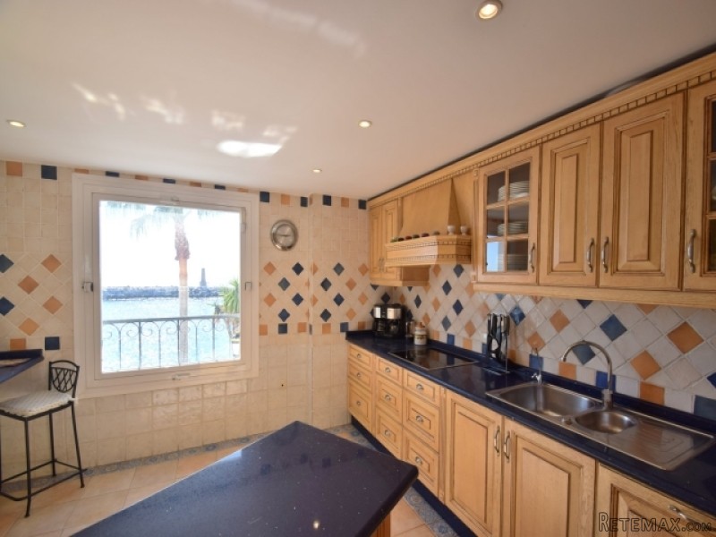 3 Bedroom Apartment For Sale Situated.. - 2