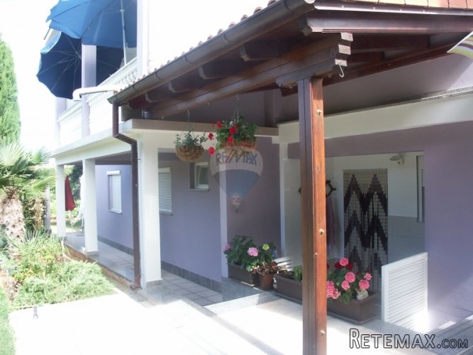 Istra,Pula,kuća na rubu šume sa 4 stana 900 m od mora - 3