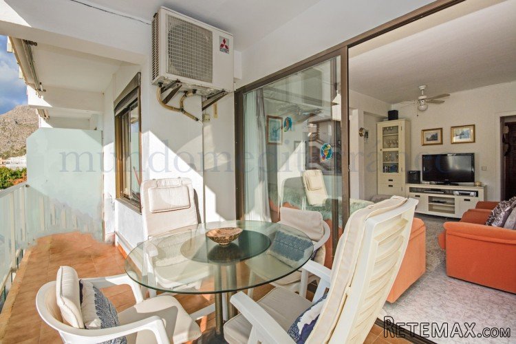 Lovely second floor apartment located on the second line of.. - 2