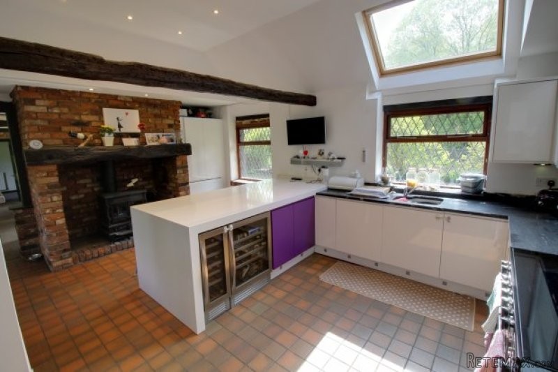 4 bedroom, Detached House house for sale - 2