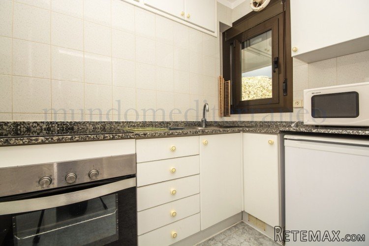Lovely second floor apartment located on the second line of.. - 5
