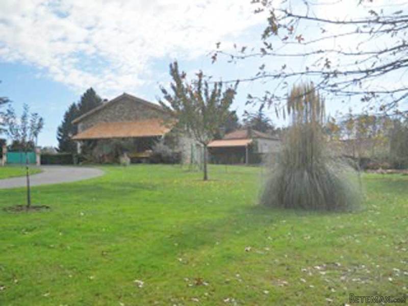 Quality Renovated Property Set On 1.4..