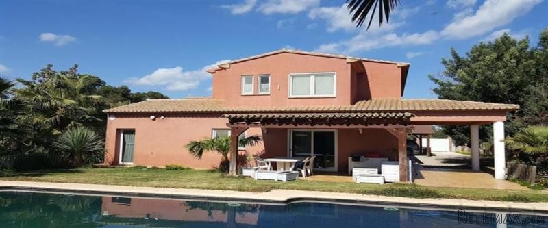 4 Bedrooms - Villa - Alicante - For Sale