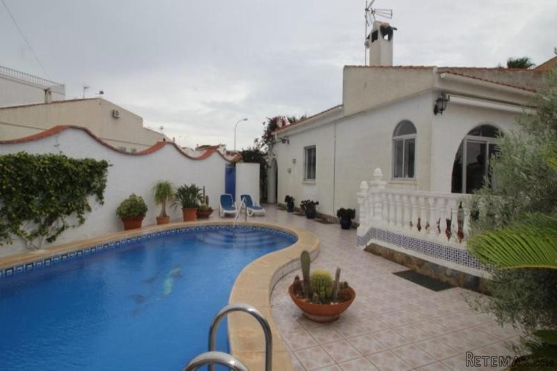 Detached villa in San Luis, Torrevieja