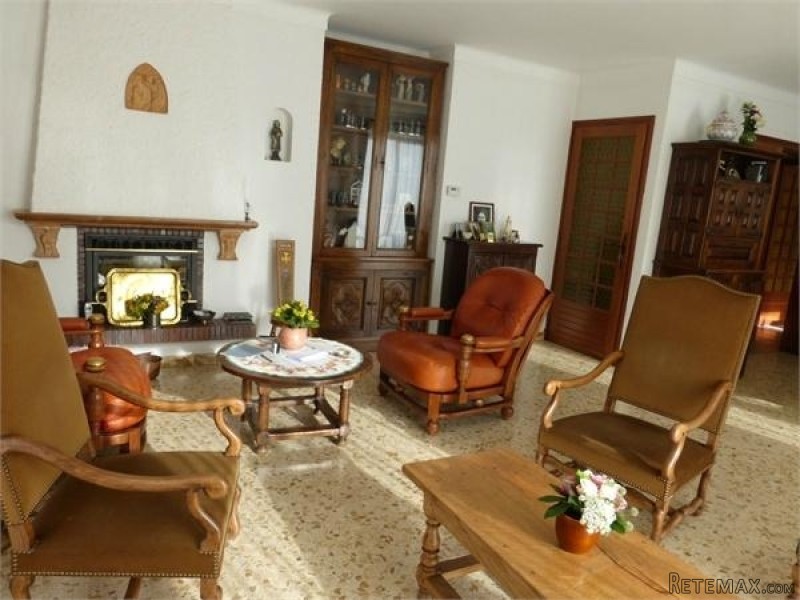Impeccable 5 Bed Semi-Detached Villa.. - 2