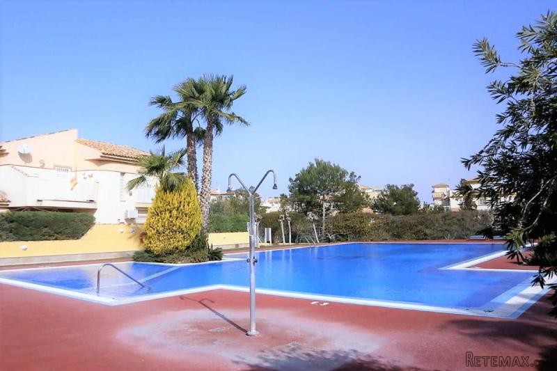 3 bedroom corner property with communal.. - 2