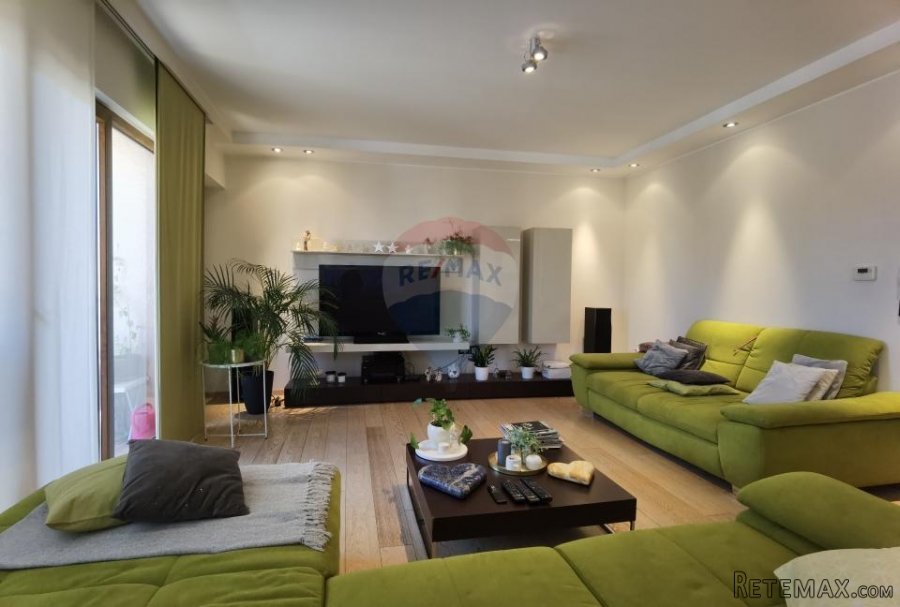 PULA, STAN 190 m2 + apartman 60m2 - 2