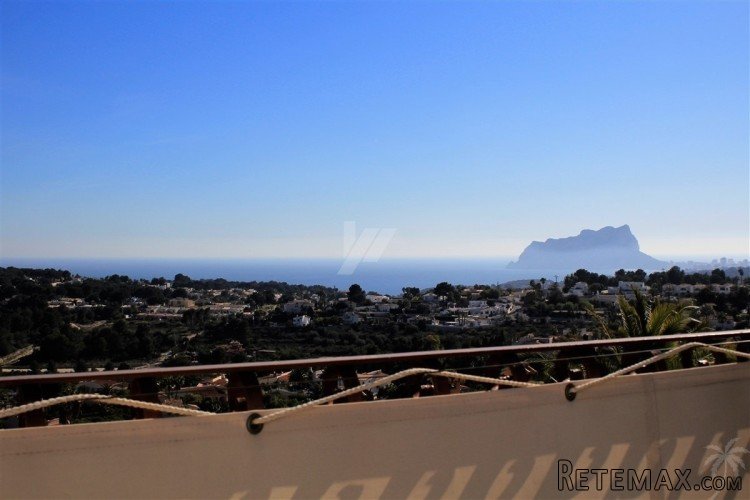 This immaculate sea view bungalow is distributed over two.. - 2