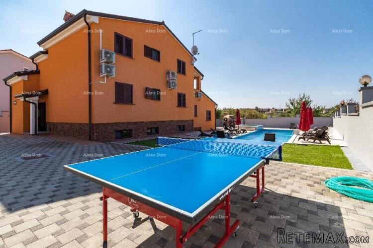 Valdebek. Samostojeća kuća s bazenom i jacuzzijem! Blizina c.. - 2
