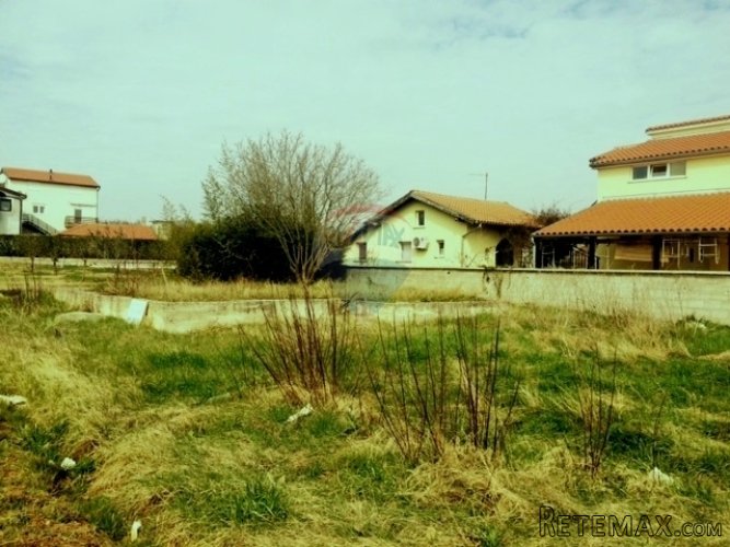 Lijepa građevinska parcela na odličnoj lokaciji - 4