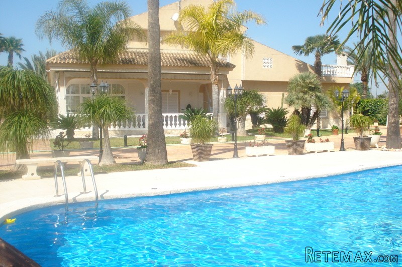 4 Bedrooms - Villa - Alicante - For Sale