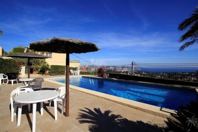 This immaculate sea view bungalow is distributed over two.. - 4