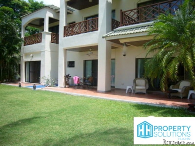 Tastefully Refurbished 2 Bed Condo At..