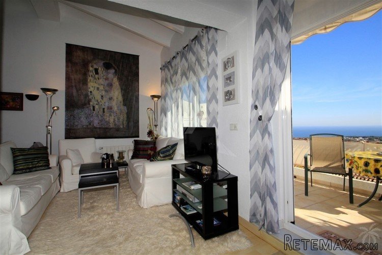 This immaculate sea view bungalow is distributed over two.. - 5
