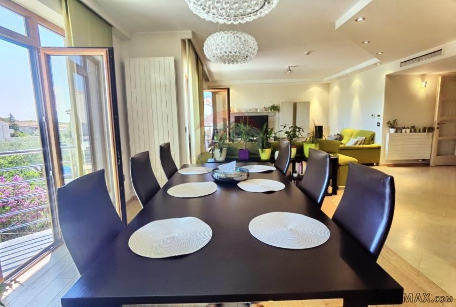 PULA, STAN 190 m2 + apartman 60m2 - 6