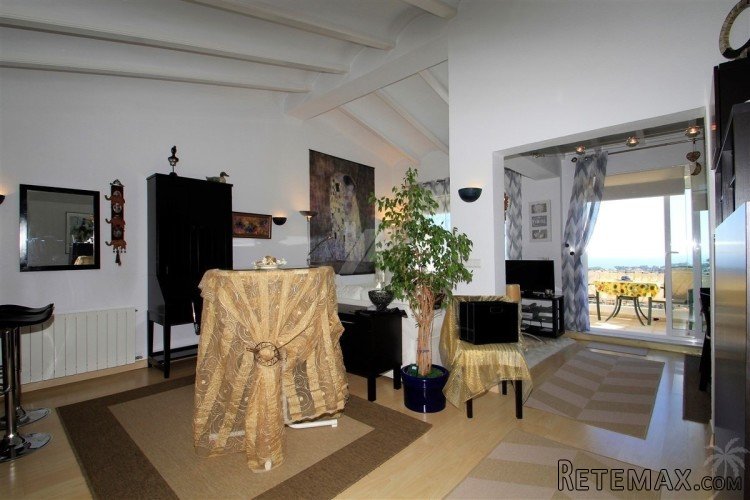 This immaculate sea view bungalow is distributed over two.. - 6