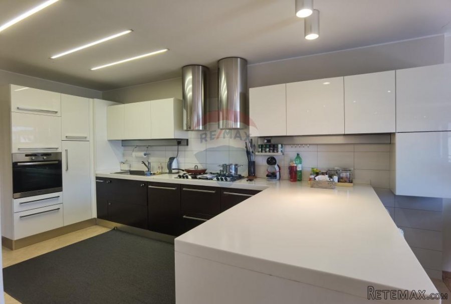 PULA, STAN 190 m2 + apartman 60m2 - 8