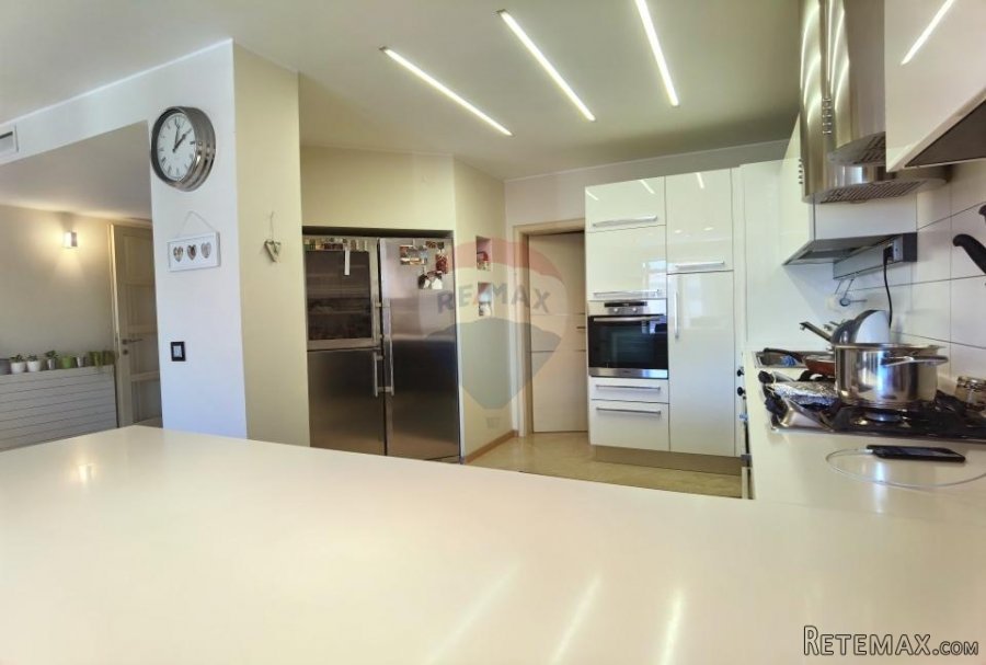 PULA, STAN 190 m2 + apartman 60m2 - 9